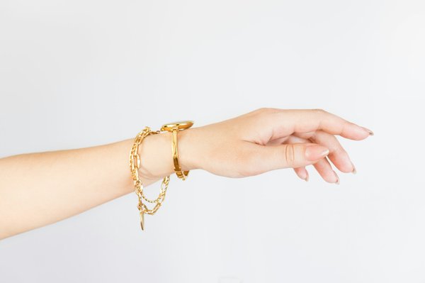 Le bracelet : un accessoire de mode tendance en 2024